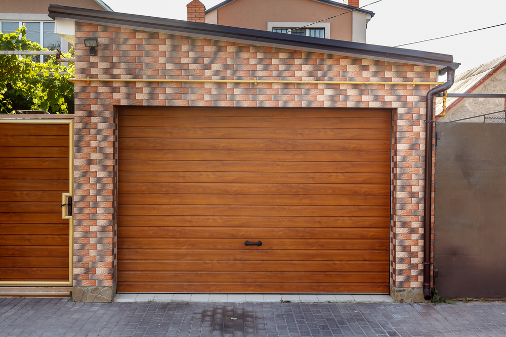  What is the best material for a garage door? 